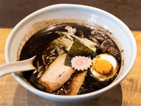 麻布 五行|魅惑の漆黒スープ！香ばしさがクセになる焦がしラーメン『西麻。